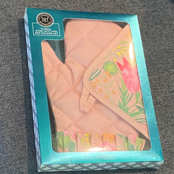 New in Box Modern Expressions Pretty Floral 2 piece Mitt & Pot Holder Set Gift - Picture 7 of 7